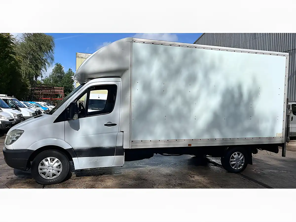 Used 2007 Mercedes-Benz Sprinter Luton White - Interior and Exterior details 12