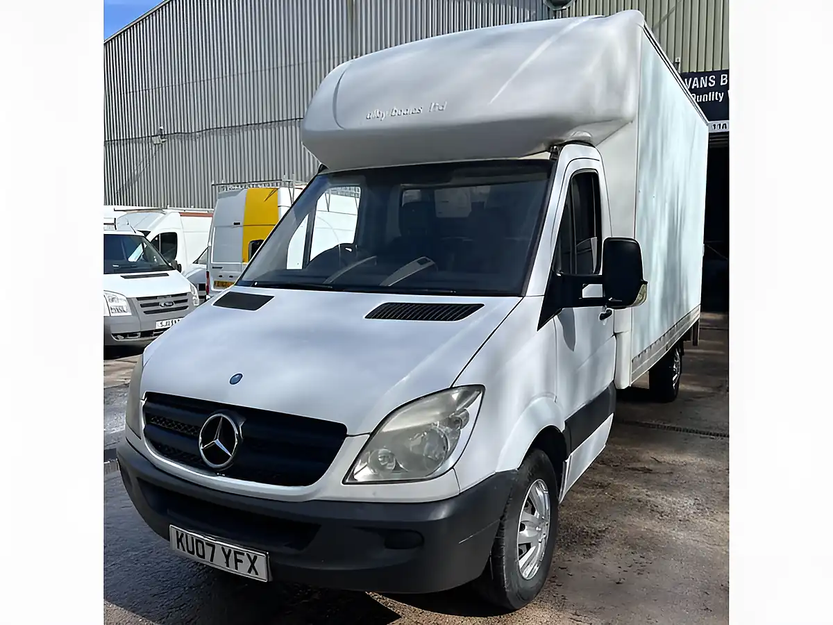 Used 2007 Mercedes-Benz Sprinter Luton White - Interior and Exterior details 13