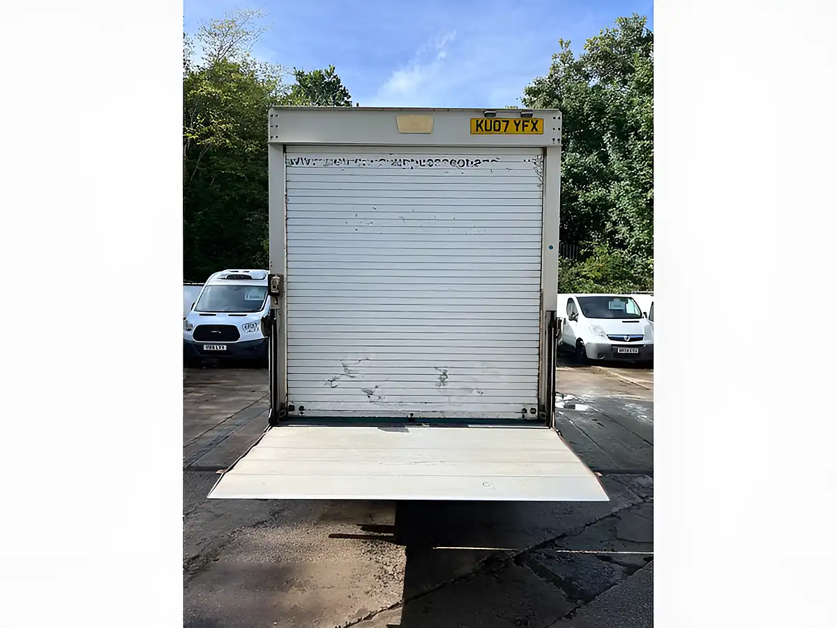 Used 2007 Mercedes-Benz Sprinter Luton White - Interior and Exterior details 18