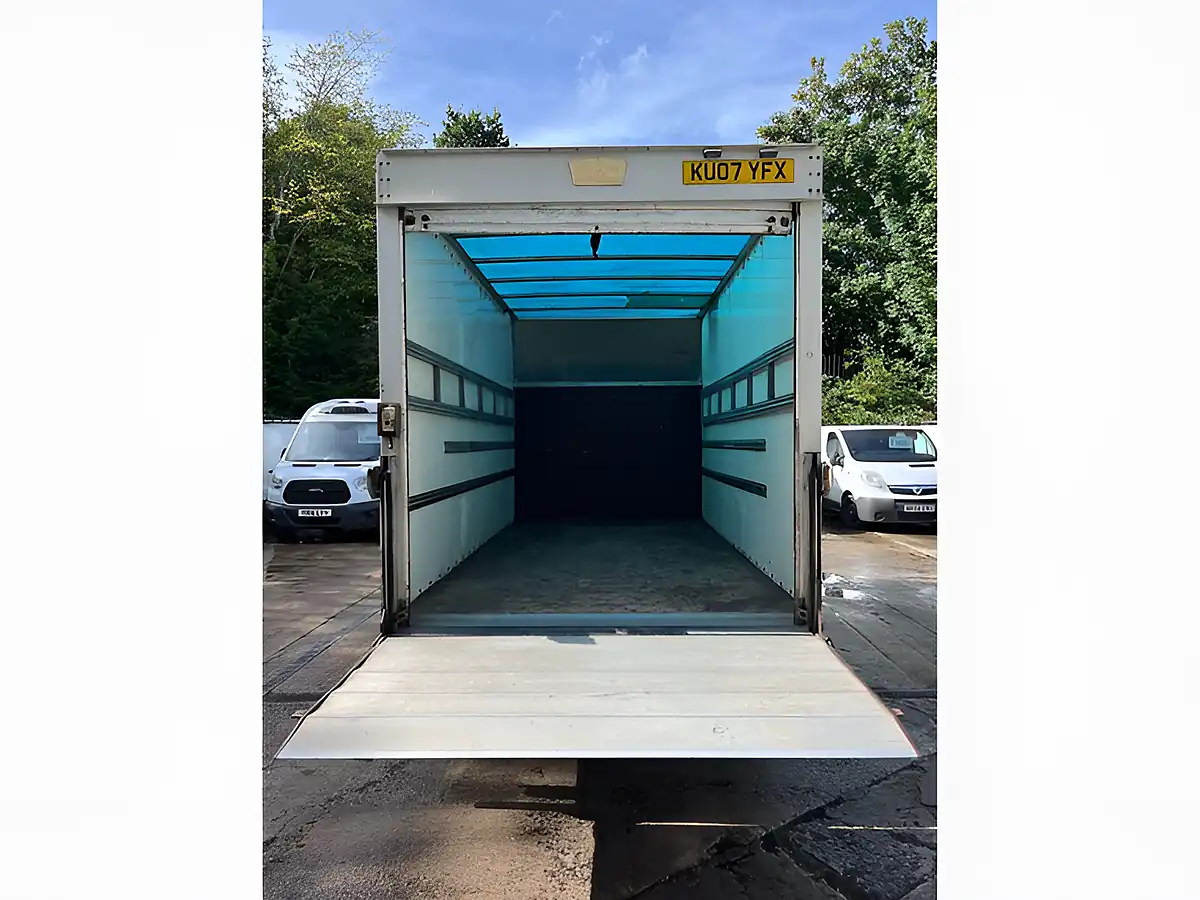 Used 2007 Mercedes-Benz Sprinter Luton White - Interior and Exterior details 19