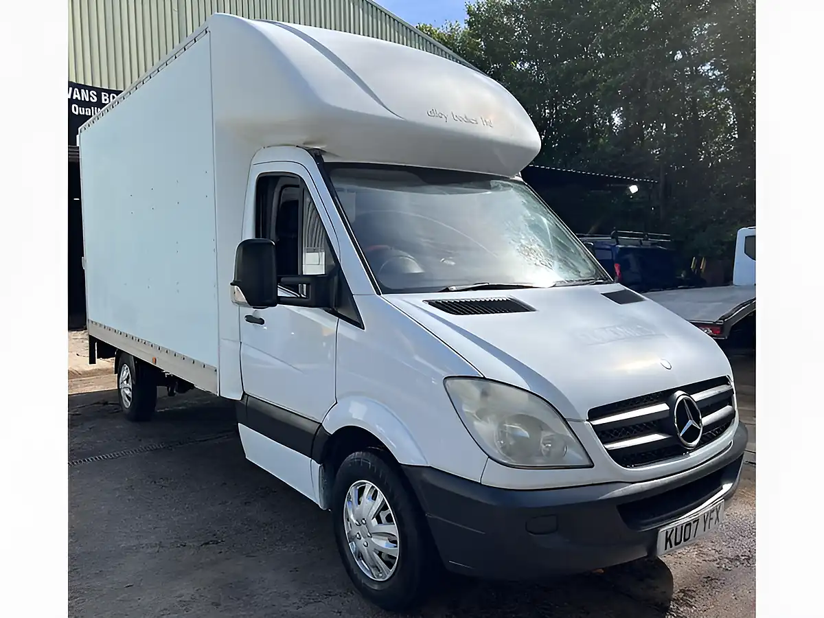Used 2007 Mercedes-Benz Sprinter Luton White - Interior and Exterior details 3