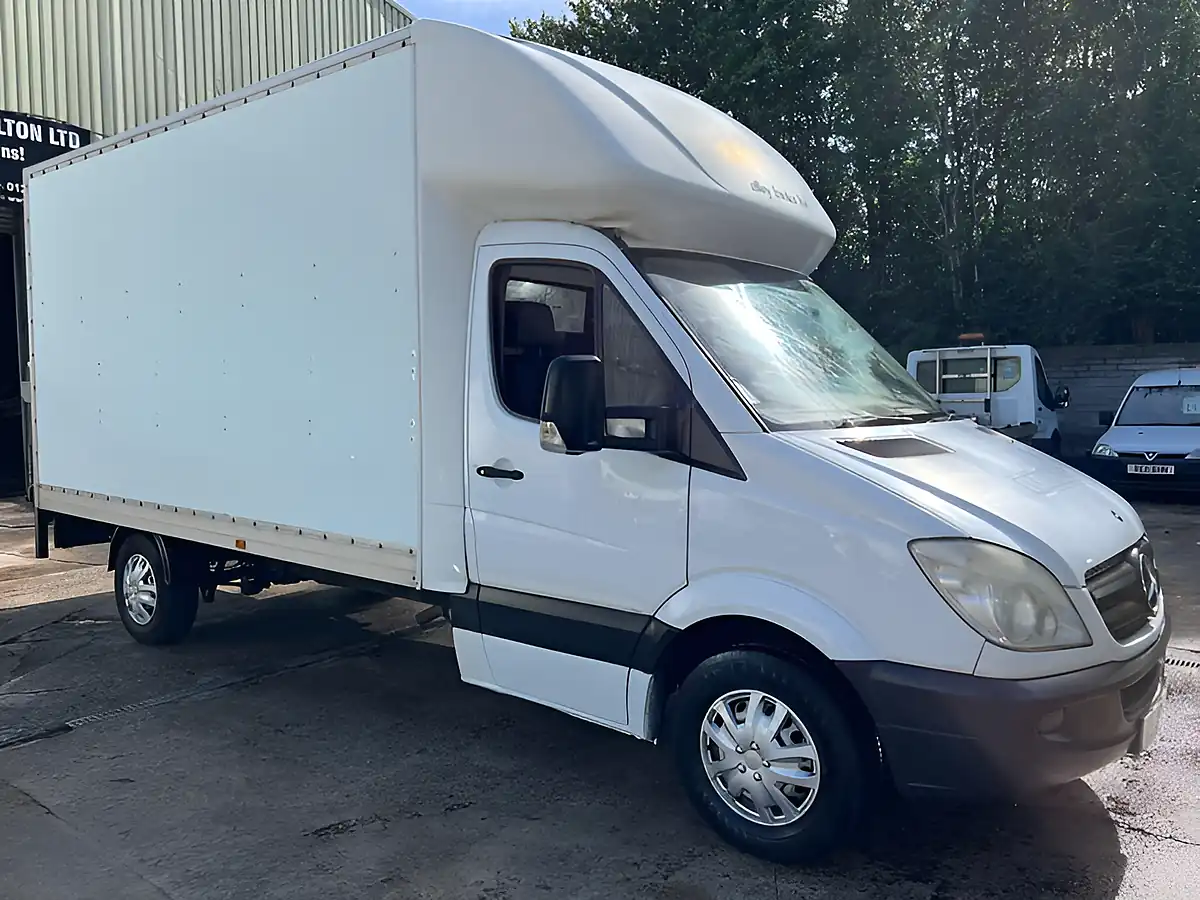 Used 2007 Mercedes-Benz Sprinter Luton White - Interior and Exterior details 4