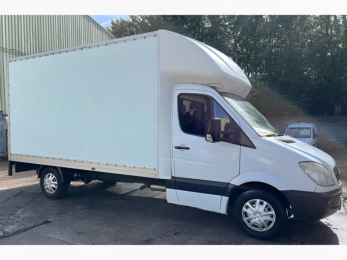 Used 2007 Mercedes-Benz Sprinter Luton White - Interior and Exterior details 6