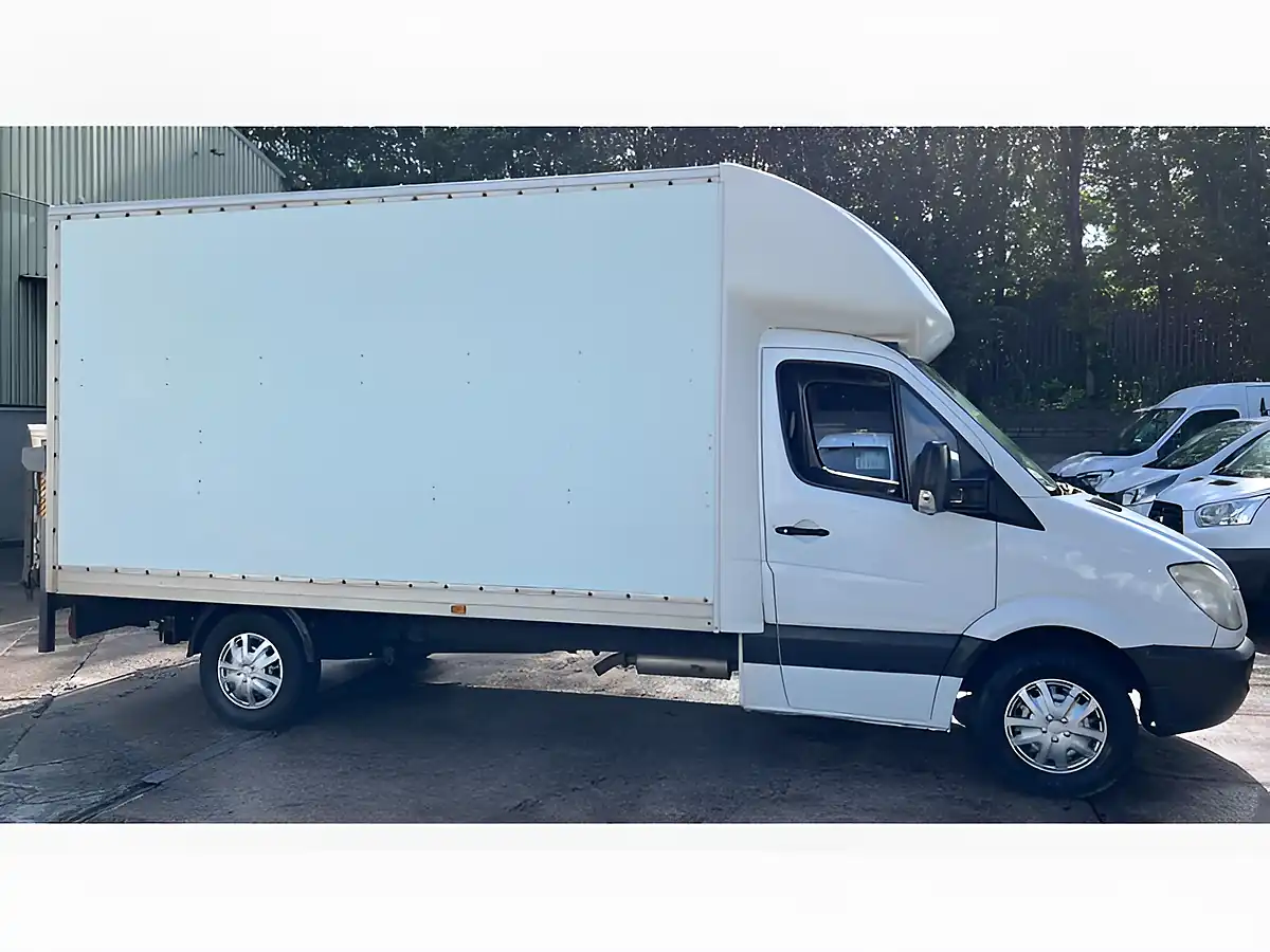 Used 2007 Mercedes-Benz Sprinter Luton White - Interior and Exterior details 7