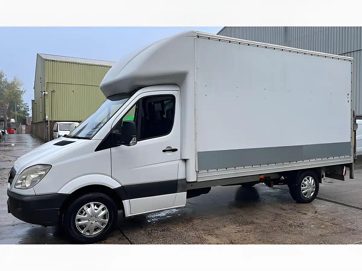 Used 2007 Mercedes-Benz Sprinter Luton White - Interior and Exterior details 11