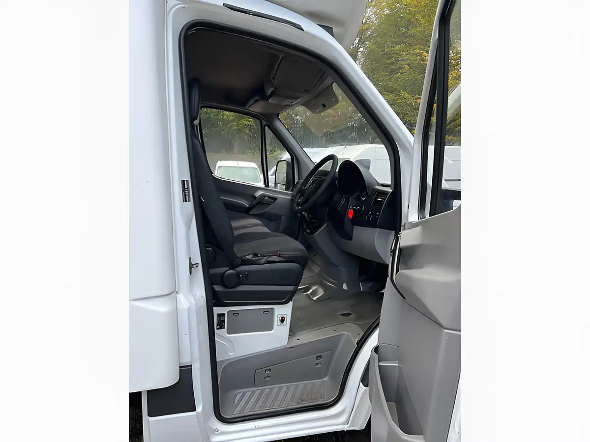 Used 2007 Mercedes-Benz Sprinter Luton White - Interior and Exterior details 13