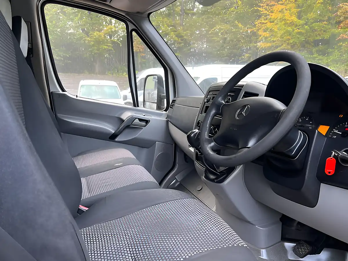 Used 2007 Mercedes-Benz Sprinter Luton White - Interior and Exterior details 14