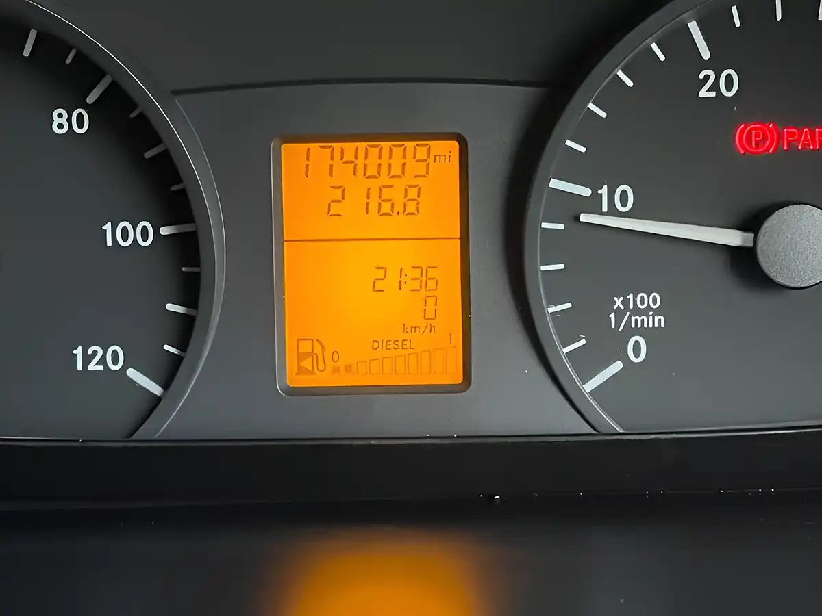 Used 2007 Mercedes-Benz Sprinter Luton White - Interior and Exterior details 15