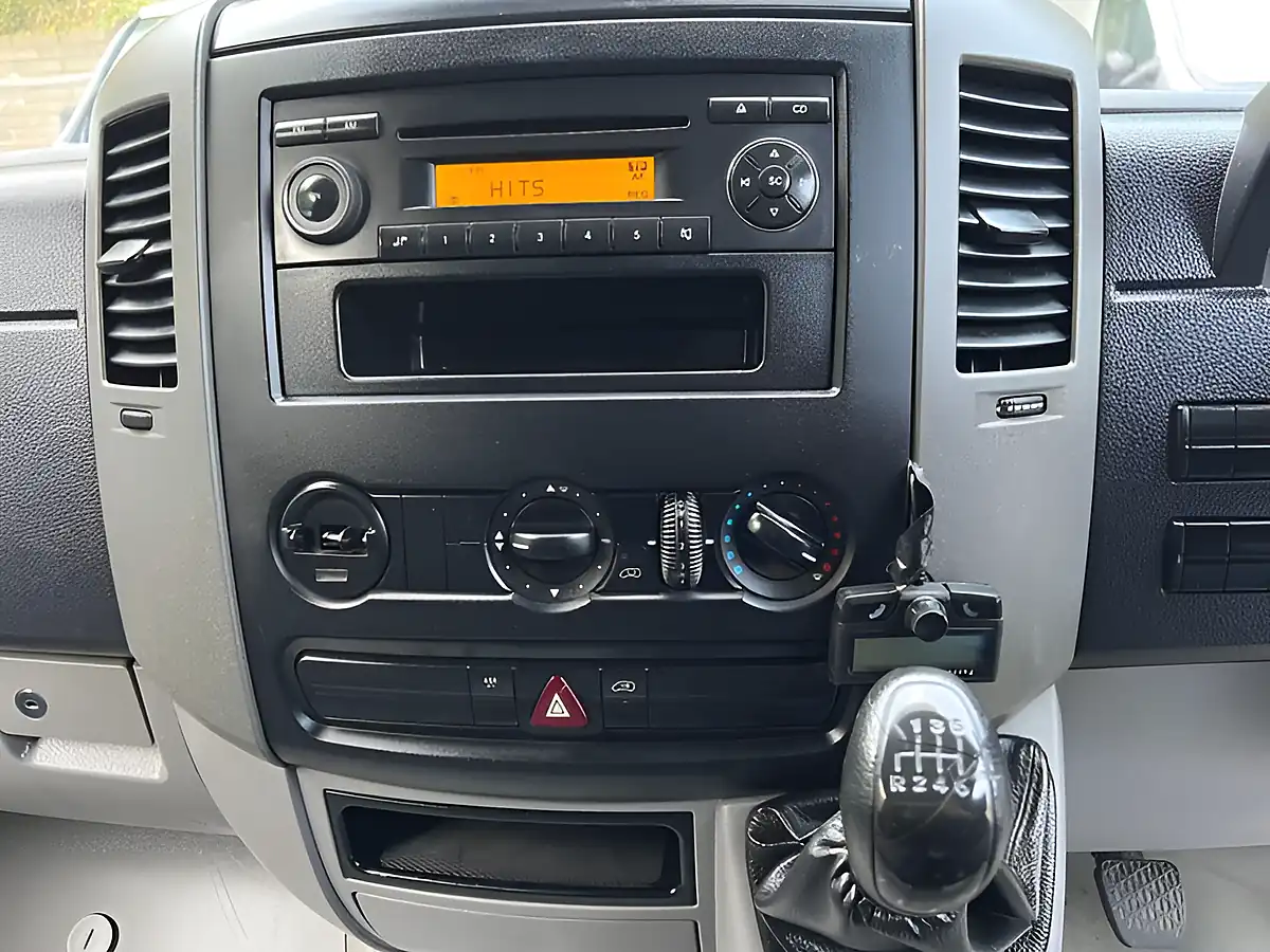 Used 2007 Mercedes-Benz Sprinter Luton White - Interior and Exterior details 16