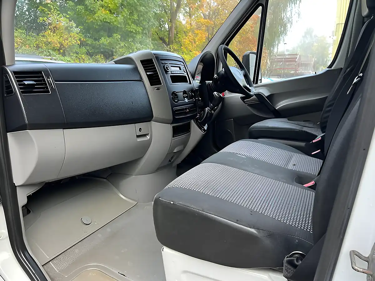 Used 2007 Mercedes-Benz Sprinter Luton White - Interior and Exterior details 19