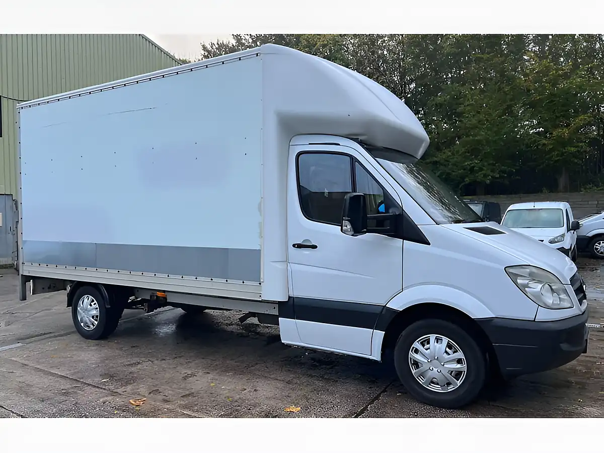 Used 2007 Mercedes-Benz Sprinter Luton White - Interior and Exterior details 4