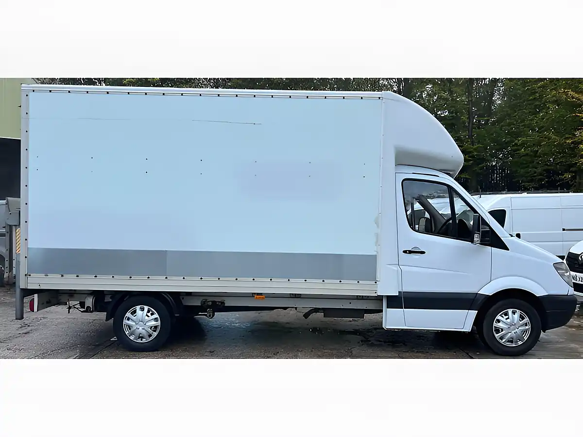 Used 2007 Mercedes-Benz Sprinter Luton White - Interior and Exterior details 5