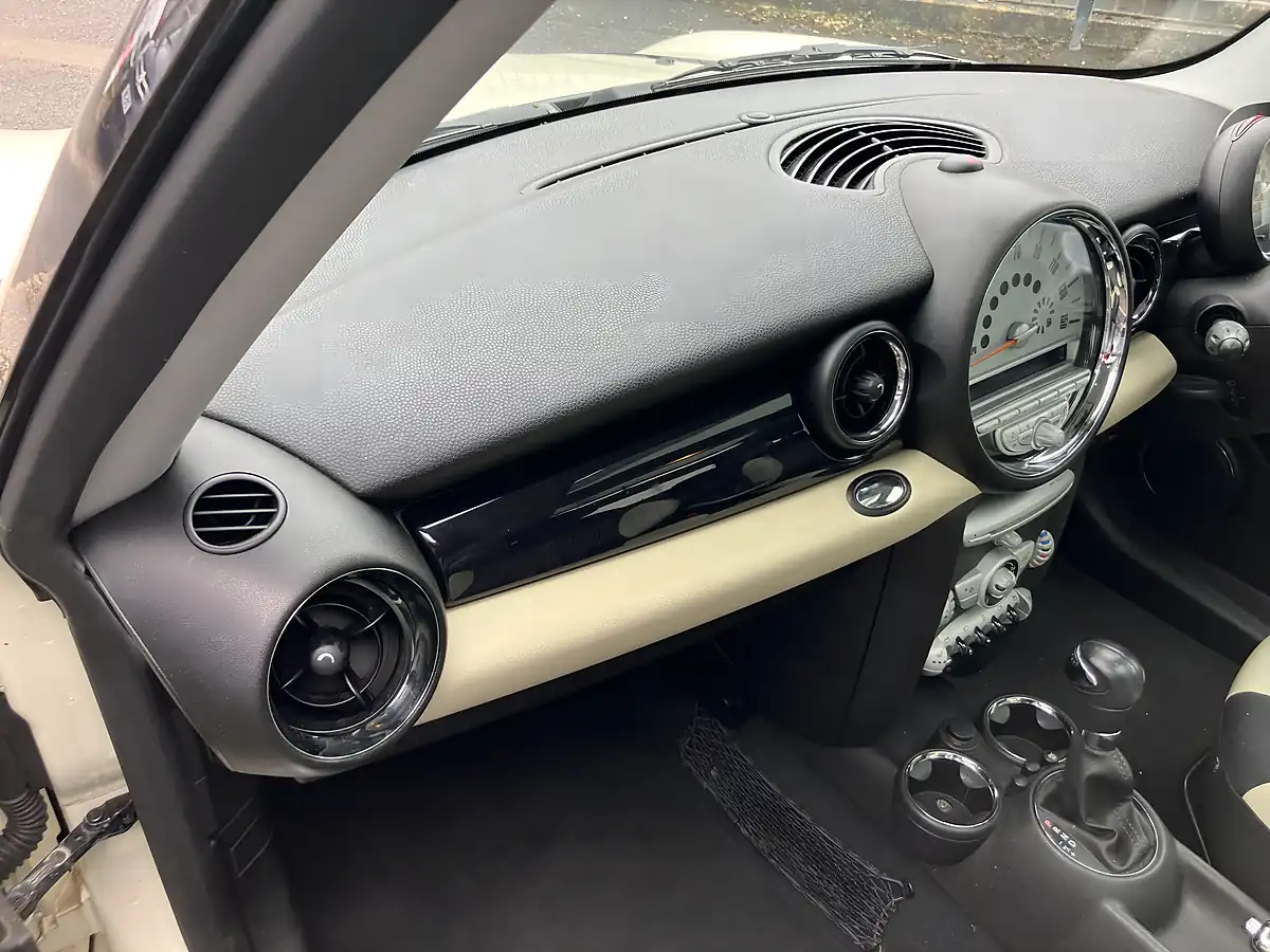 Used 2007 MINI Hatch Cooper (chili Pack) Pepper White - Interior and Exterior details 11