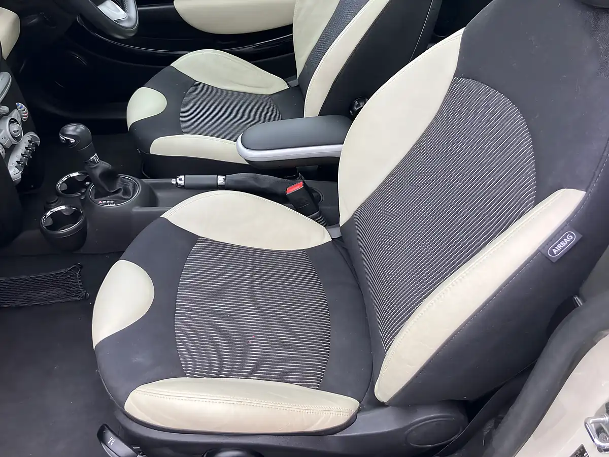 Used 2007 MINI Hatch Cooper (chili Pack) Pepper White - Interior and Exterior details 12