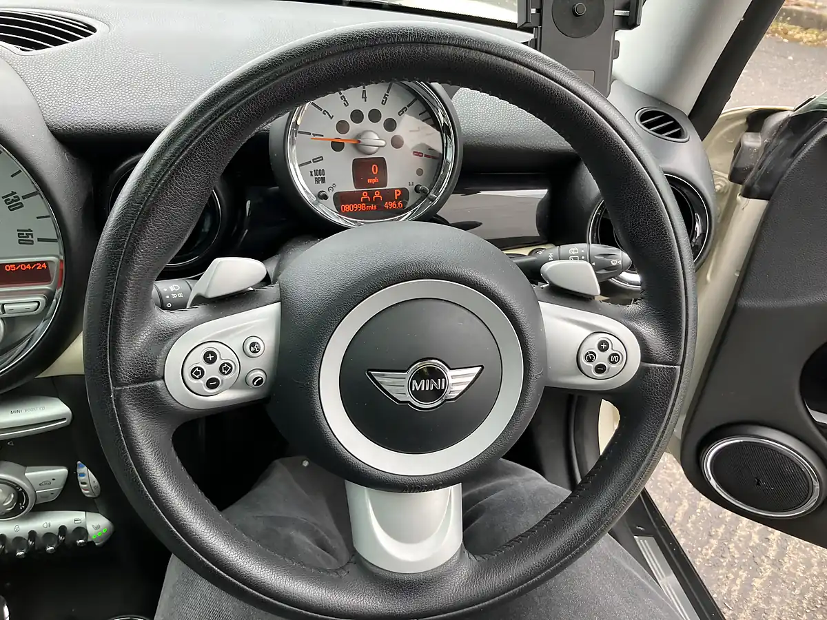Used 2007 MINI Hatch Cooper (chili Pack) Pepper White - Interior and Exterior details 16