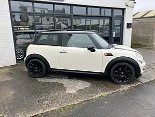 Used 2007 MINI Hatch Cooper (chili Pack) Pepper White - Interior and Exterior details 2
