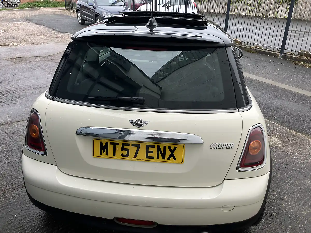 Used 2007 MINI Hatch Cooper (chili Pack) Pepper White - Interior and Exterior details 6