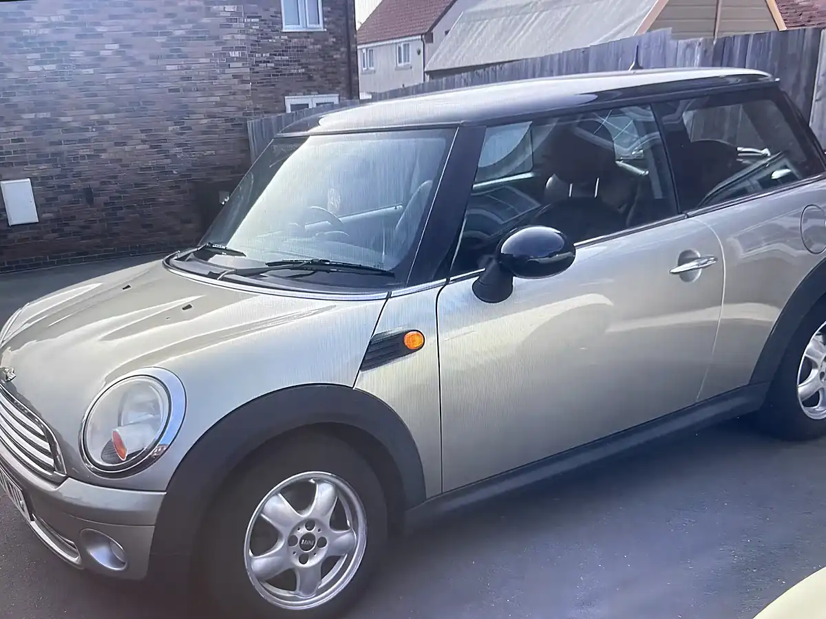 Used 2007 MINI Hatch Cooper (pepper Pack) Sparkling Silver Metallic - Interior and Exterior details 2