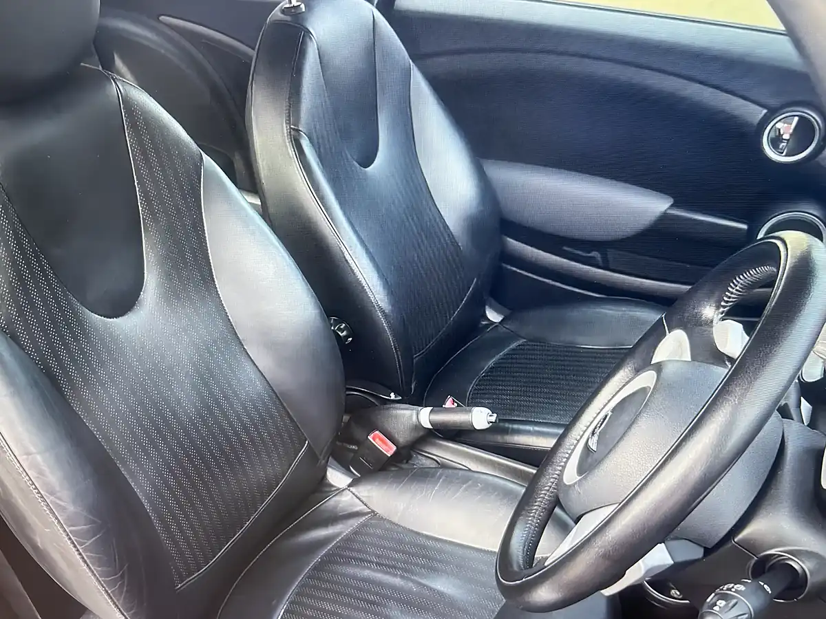 Used 2007 MINI Hatch Cooper (pepper Pack) Sparkling Silver Metallic - Interior and Exterior details 6