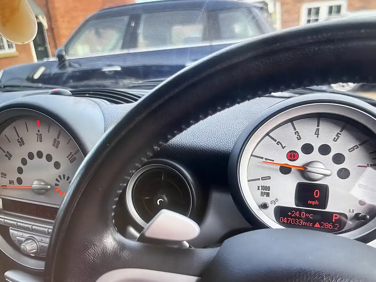Used 2007 MINI Hatch Cooper (pepper Pack) Sparkling Silver Metallic - Interior and Exterior details 8