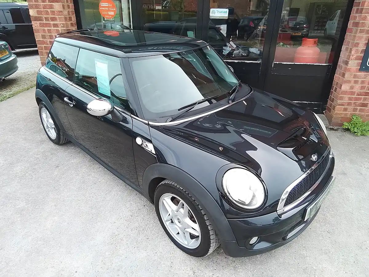 Used 2007 MINI Hatch Cooper S Black - Interior and Exterior details 11