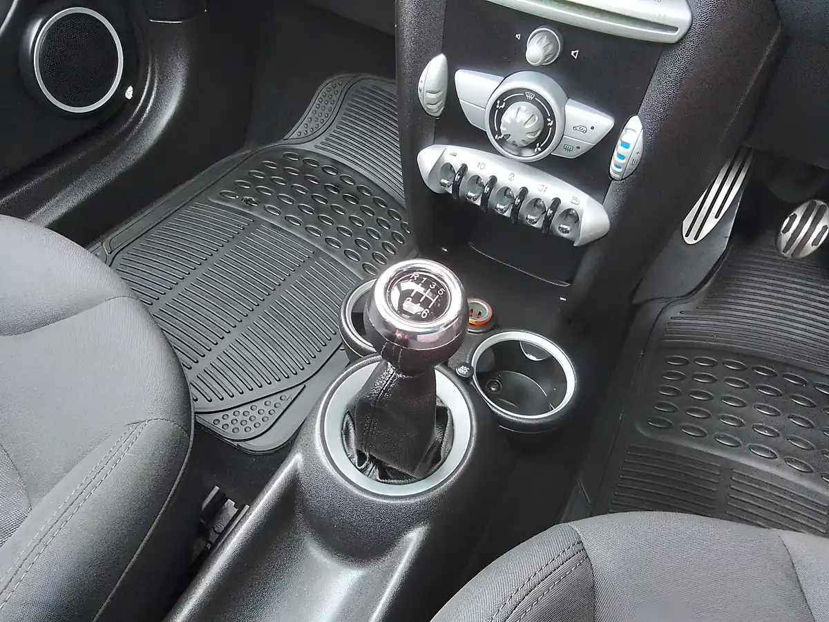 Used 2007 MINI Hatch Cooper S Black - Interior and Exterior details 14