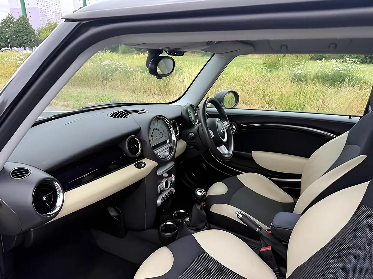 Used 2007 MINI Hatch Cooper S White - Interior and Exterior details 10