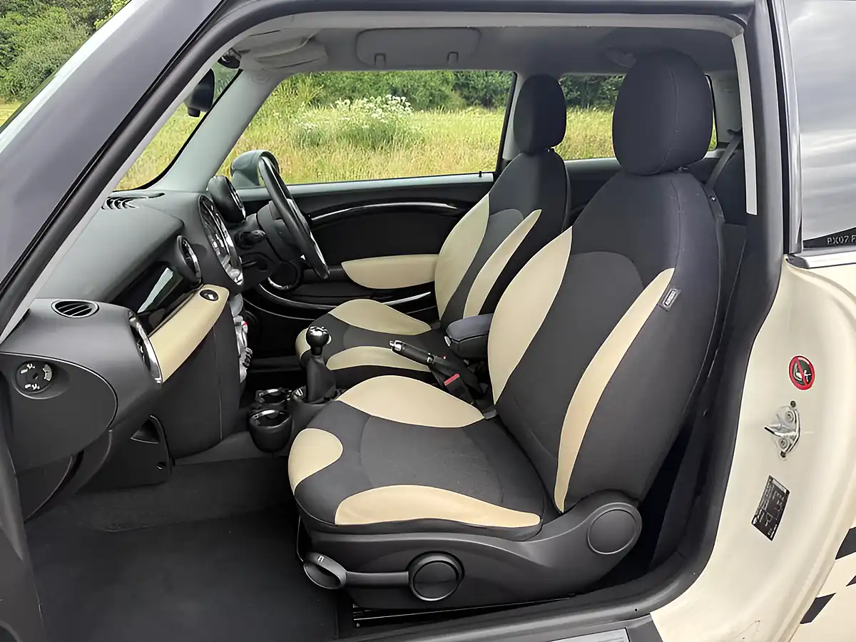 Used 2007 MINI Hatch Cooper S White - Interior and Exterior details 11