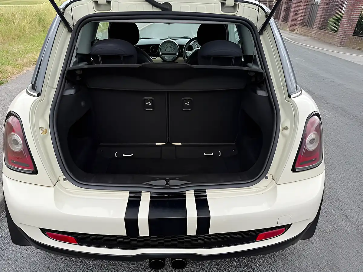 Used 2007 MINI Hatch Cooper S White - Interior and Exterior details 14