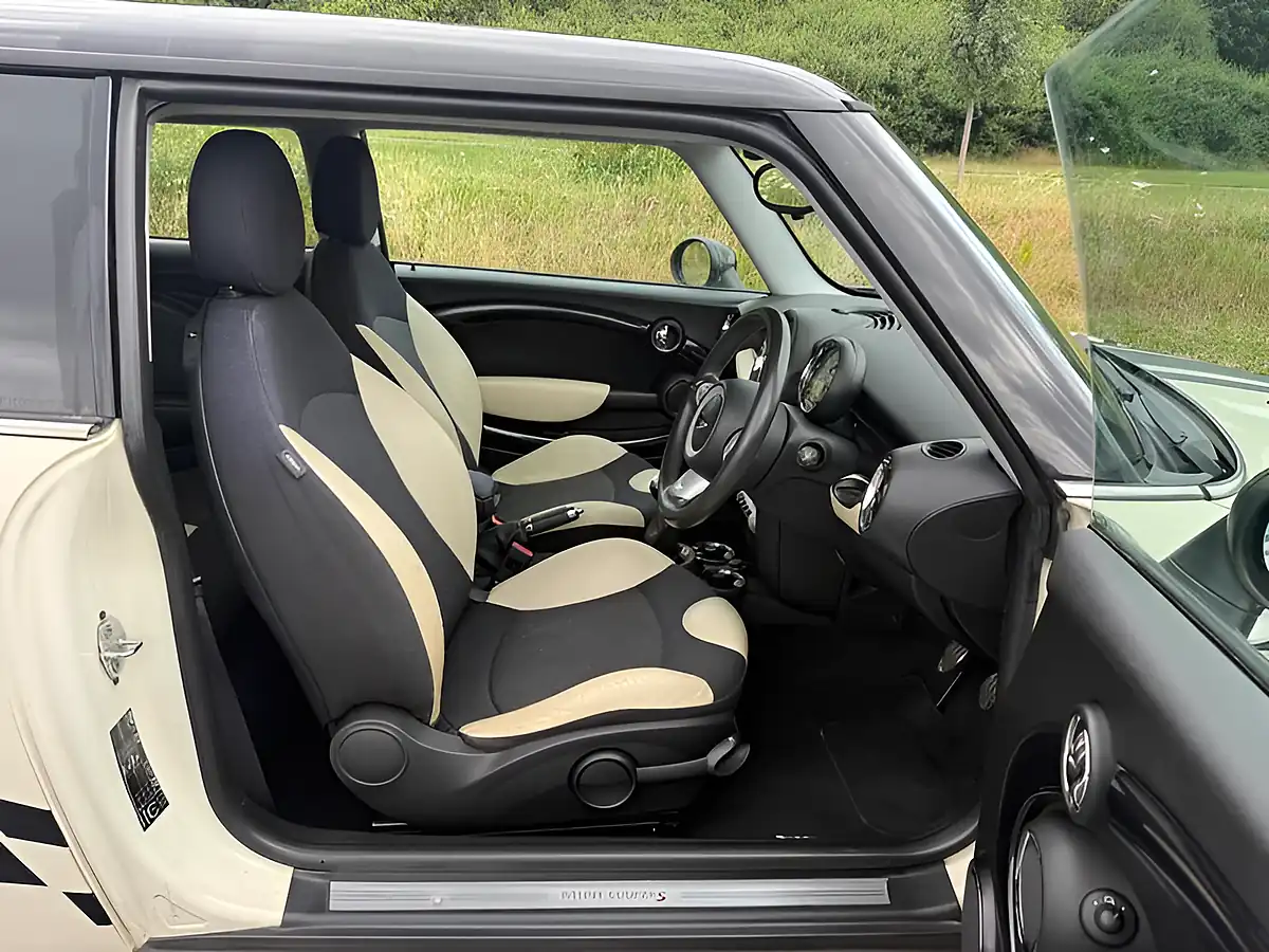 Used 2007 MINI Hatch Cooper S White - Interior and Exterior details 15