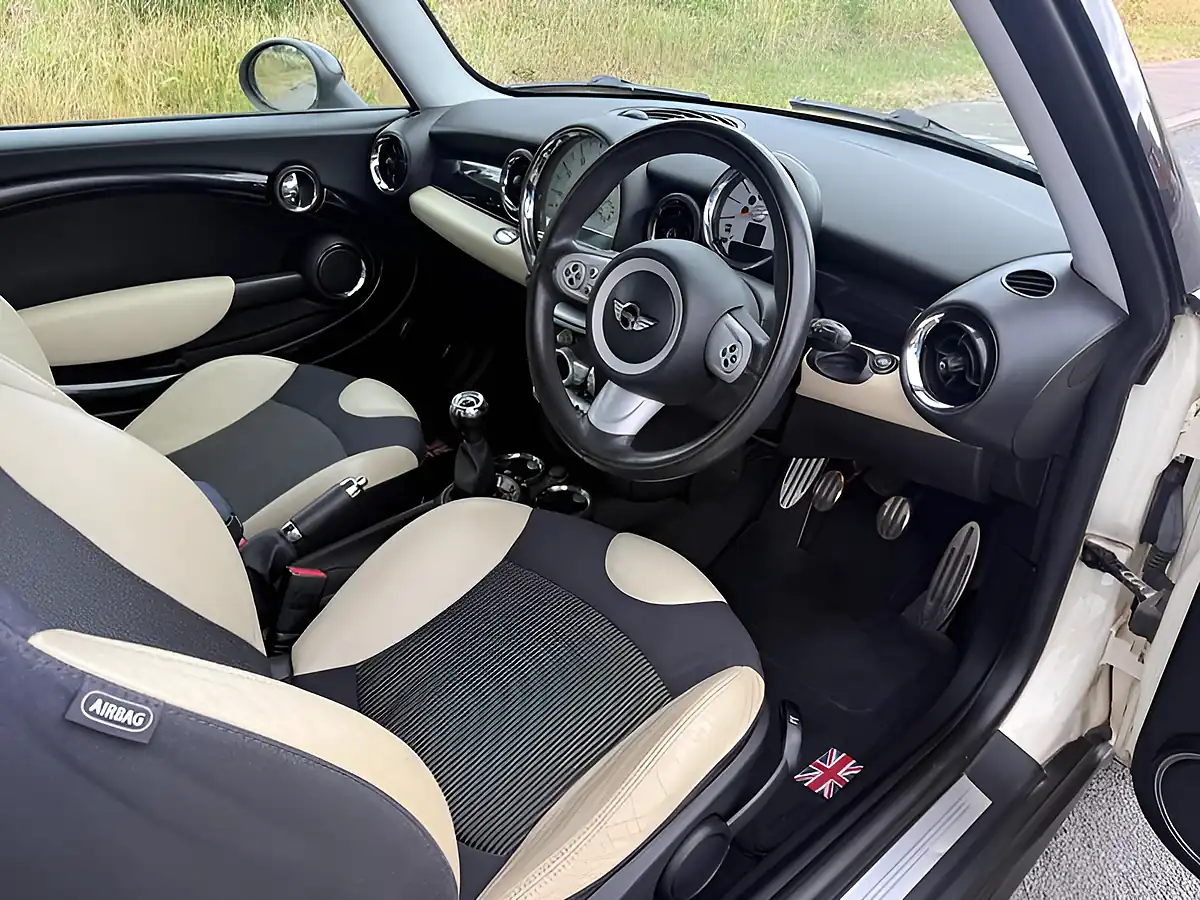 Used 2007 MINI Hatch Cooper S White - Interior and Exterior details 18