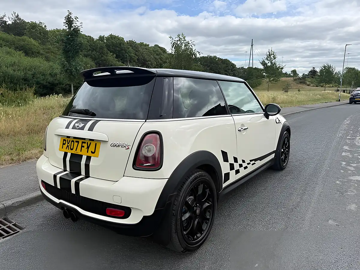 Used 2007 MINI Hatch Cooper S White - Interior and Exterior details 2