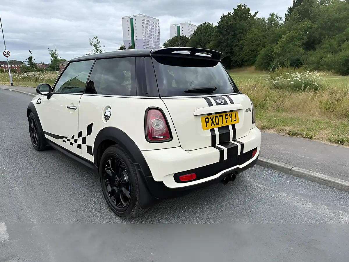Used 2007 MINI Hatch Cooper S White - Interior and Exterior details 4