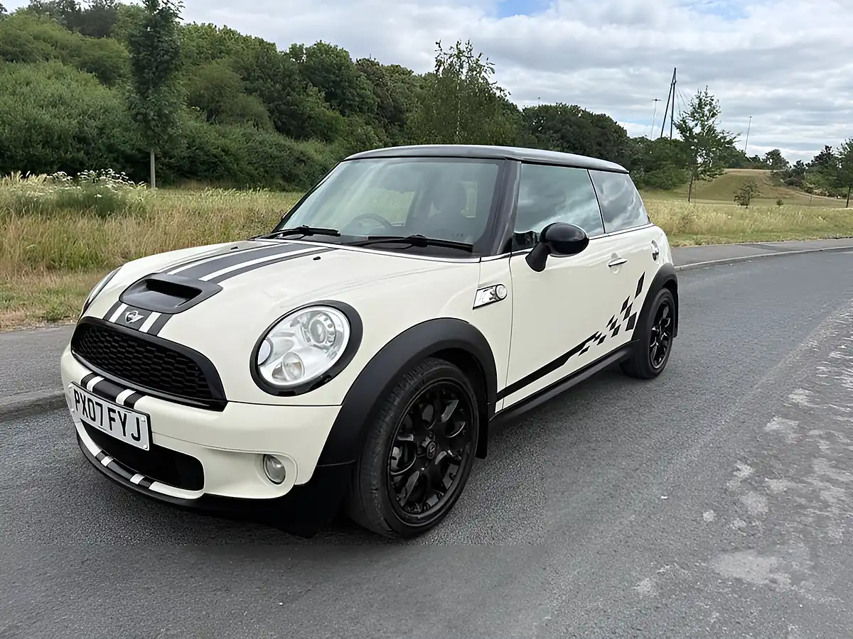 Used 2007 MINI Hatch Cooper S White - Interior and Exterior details 6