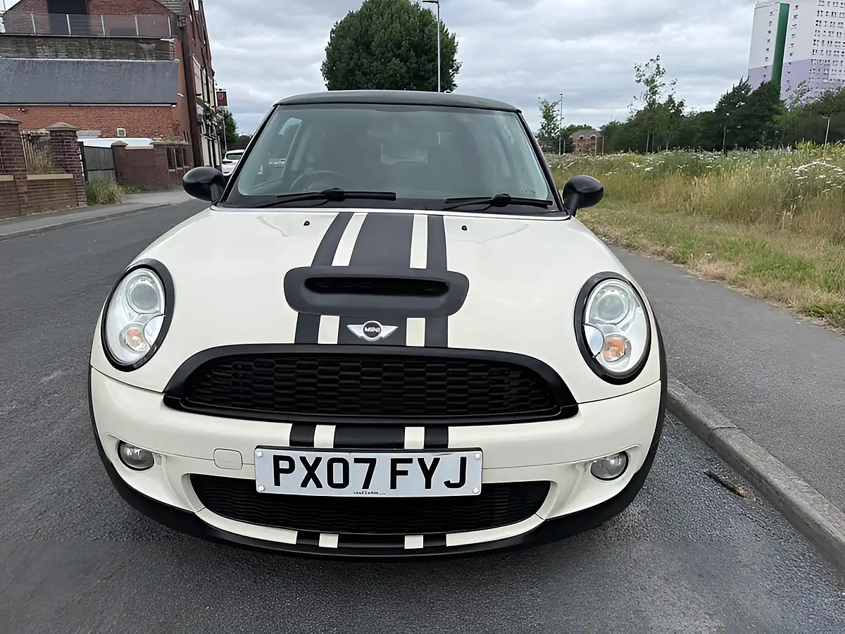 Used 2007 MINI Hatch Cooper S White - Interior and Exterior details 7