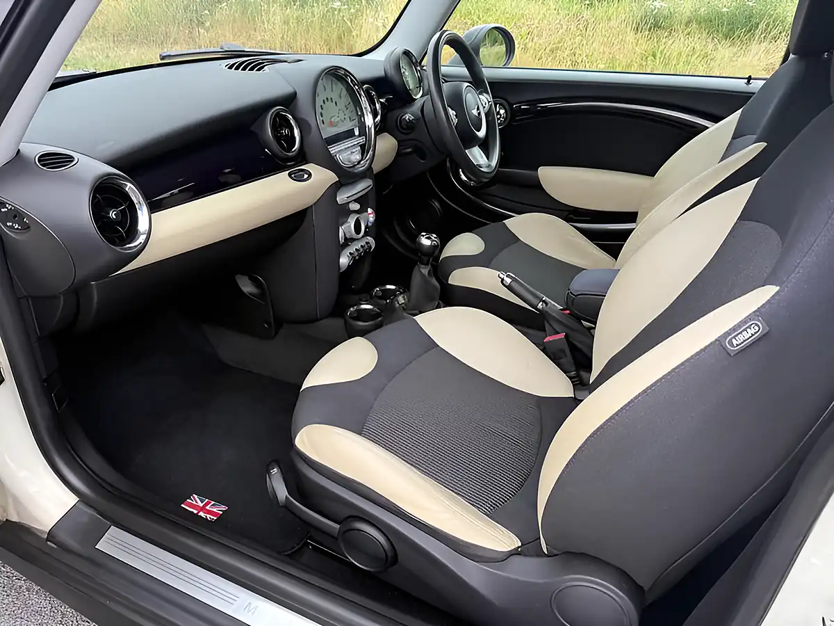 Used 2007 MINI Hatch Cooper S White - Interior and Exterior details 9
