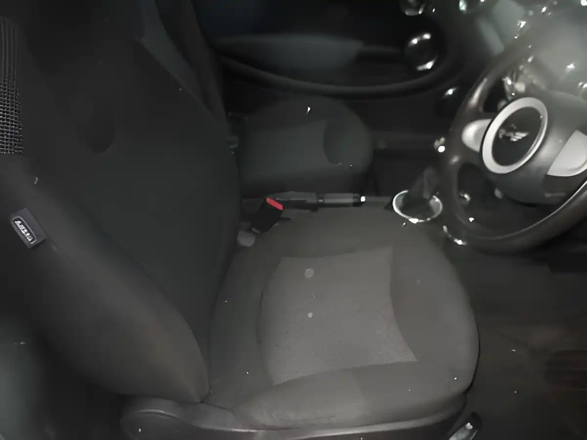 Used 2007 MINI One Silver - Interior and Exterior details 8