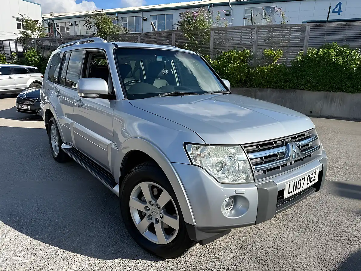 Used 2007 Mitsubishi Shogun Elegance Silver - Interior and Exterior details 10