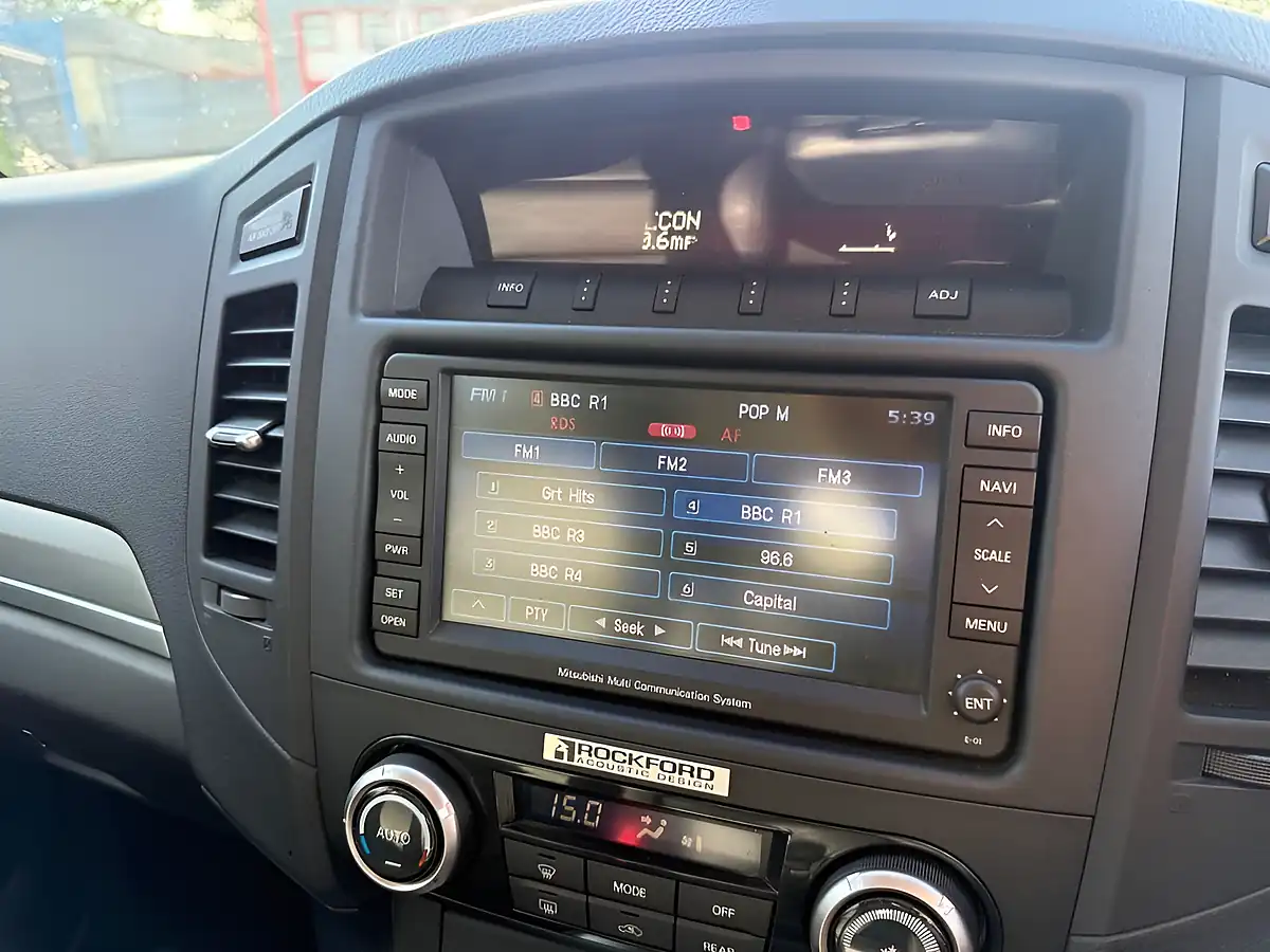 Used 2007 Mitsubishi Shogun Elegance Silver - Interior and Exterior details 14