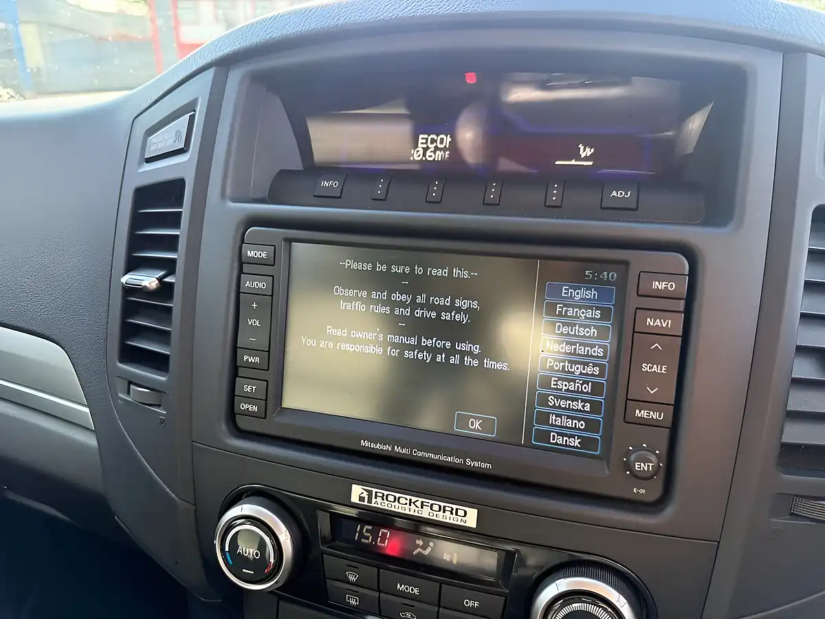 Used 2007 Mitsubishi Shogun Elegance Silver - Interior and Exterior details 15