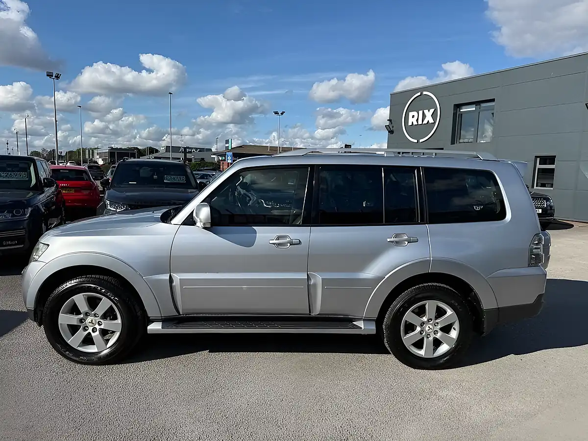 Used 2007 Mitsubishi Shogun Elegance Silver - Interior and Exterior details 3