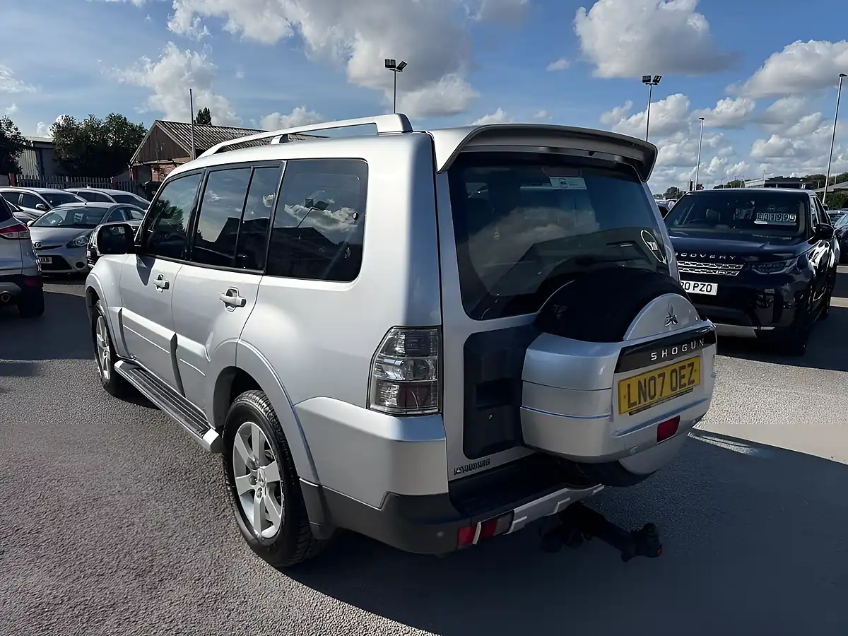 Used 2007 Mitsubishi Shogun Elegance Silver - Interior and Exterior details 5