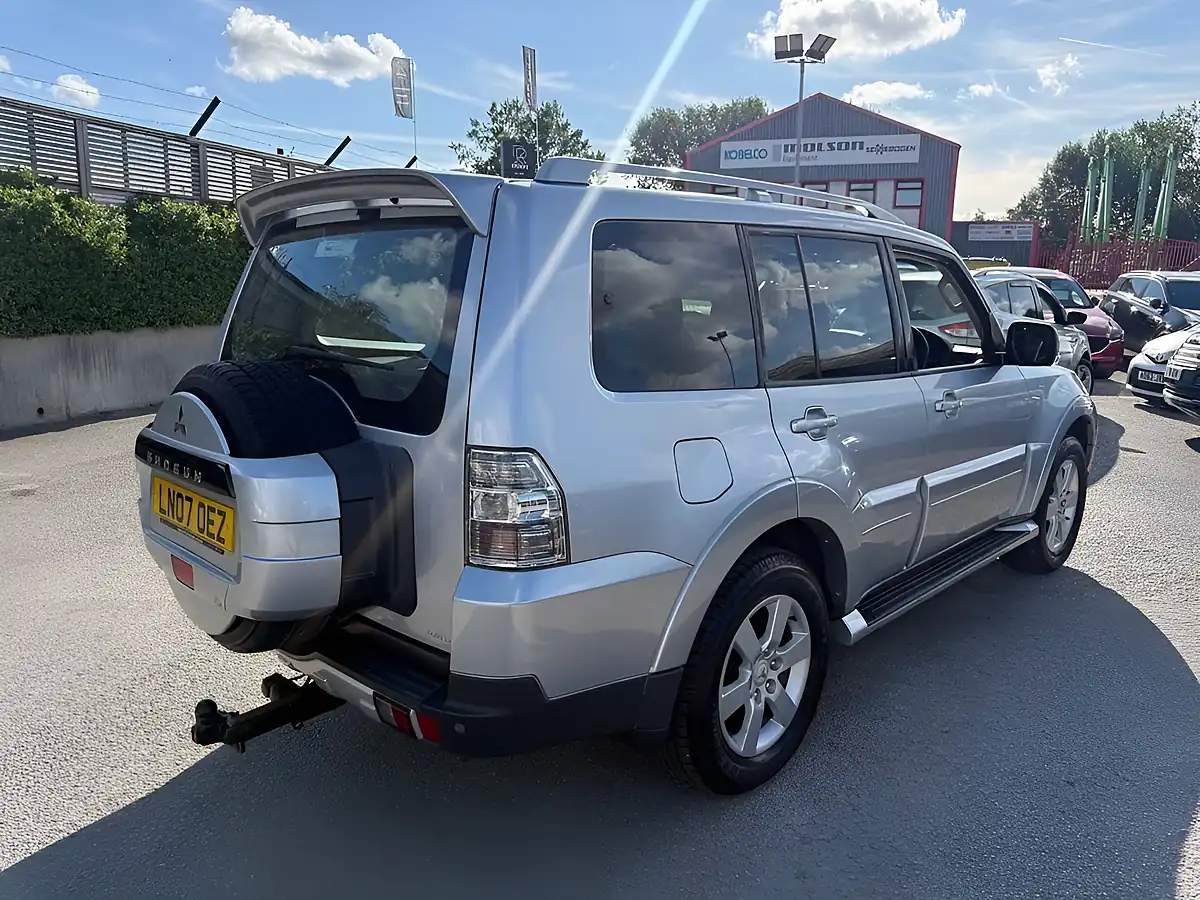 Used 2007 Mitsubishi Shogun Elegance Silver - Interior and Exterior details 8