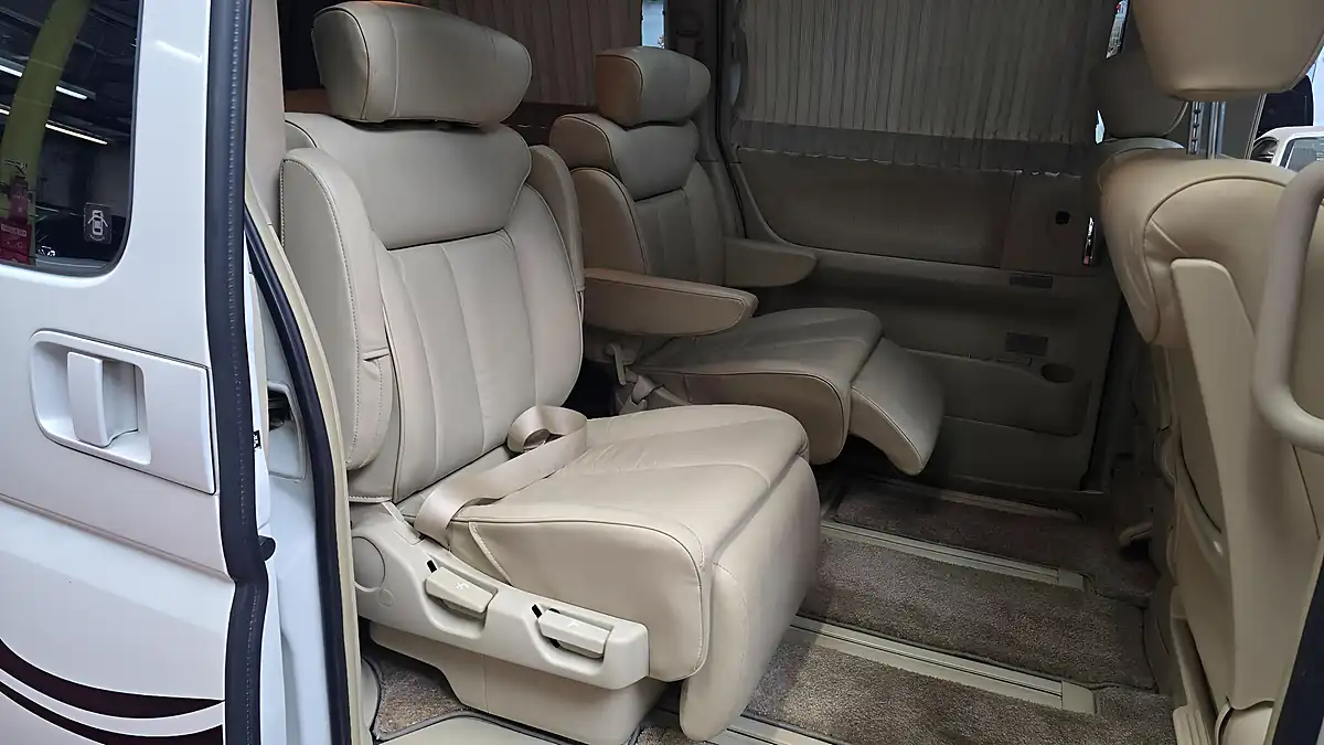 Used 2007 Nissan Elgrand E51 Xl Model Recliners Sunroof White - Interior and Exterior details 12