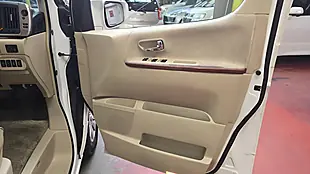 Used 2007 Nissan Elgrand E51 Xl Model Recliners Sunroof White - Interior and Exterior details 15