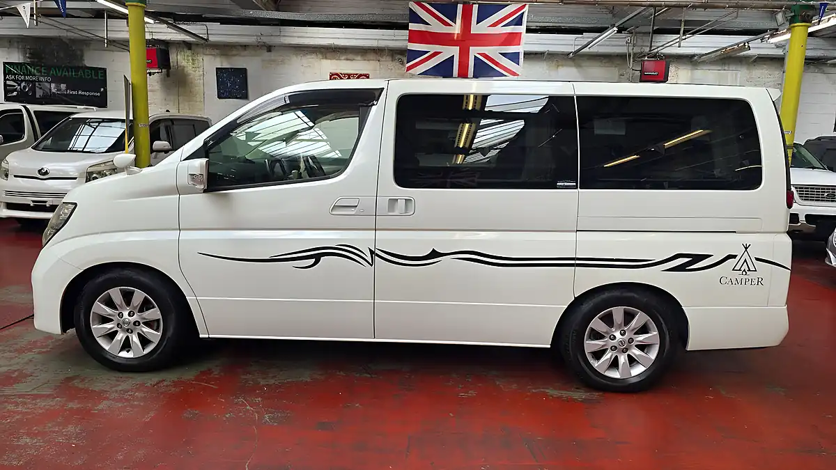 Used 2007 Nissan Elgrand E51 Xl Model Recliners Sunroof White - Interior and Exterior details 18