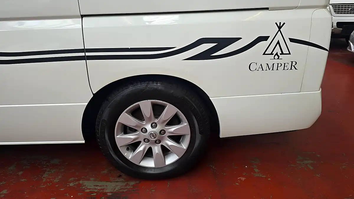 Used 2007 Nissan Elgrand E51 Xl Model Recliners Sunroof White - Interior and Exterior details 20