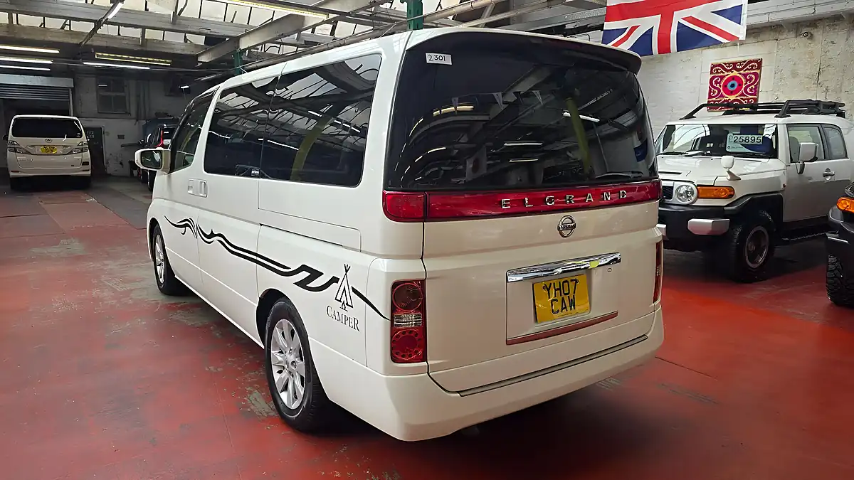 Used 2007 Nissan Elgrand E51 Xl Model Recliners Sunroof White - Interior and Exterior details 4