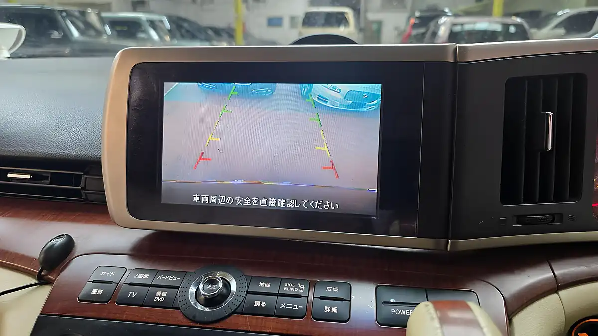 Used 2007 Nissan Elgrand E51 Xl Model Recliners Sunroof White - Interior and Exterior details 7