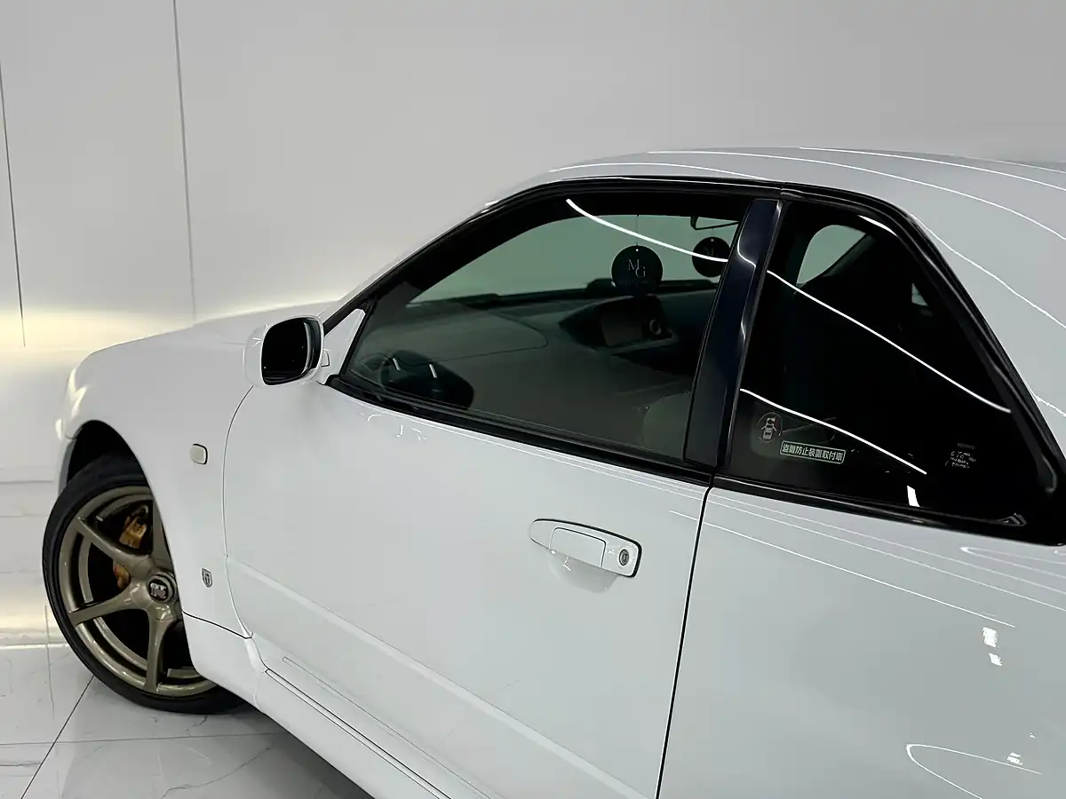 Used 2007 Nissan Skyline GT-R White - Interior and Exterior details 10